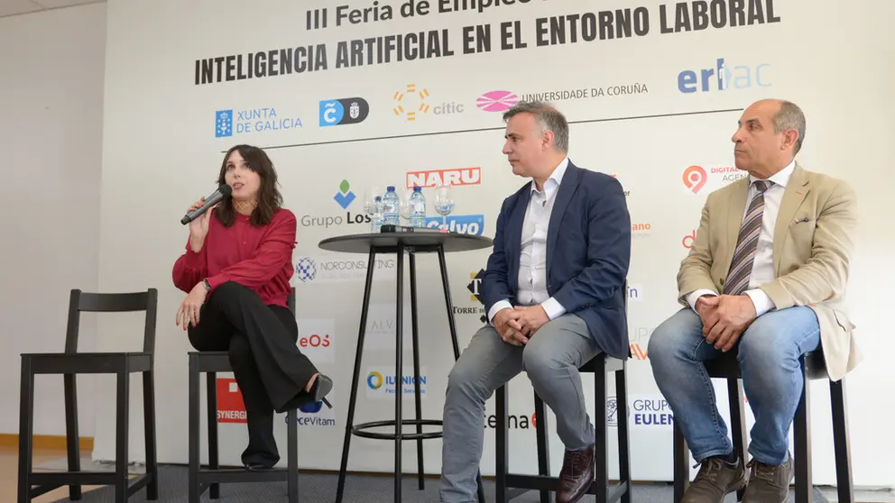 La conselleira Mar&iacute;a Jes&uacute;s Lorenzana, en la Feria de Empleo de la Escola de Relaci&oacute;ns Laborais de A Coru&ntilde;a.
