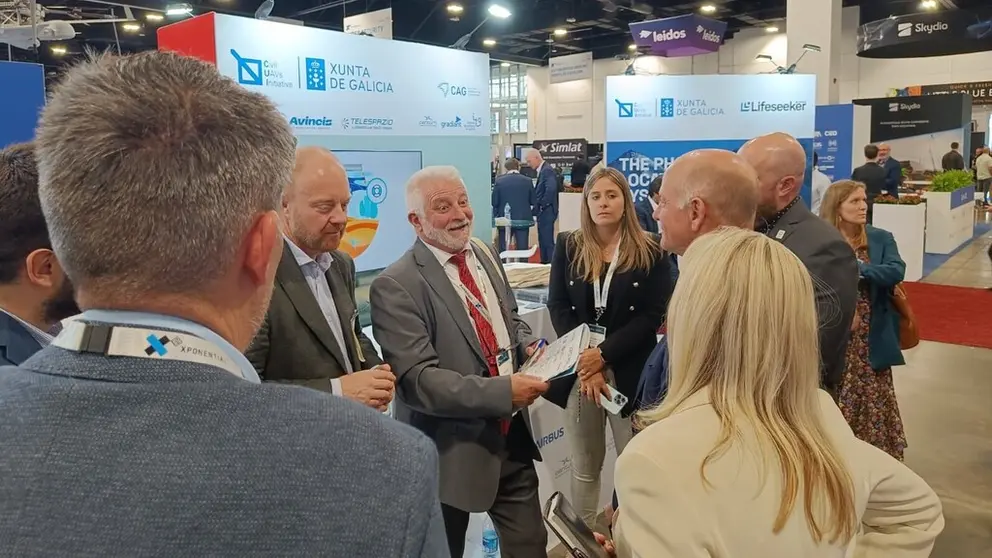 Visita de una delegaci&oacute;n de Oklahoma al stand del Consorcio Aeron&aacute;utico Gallego en la feria Xponential.