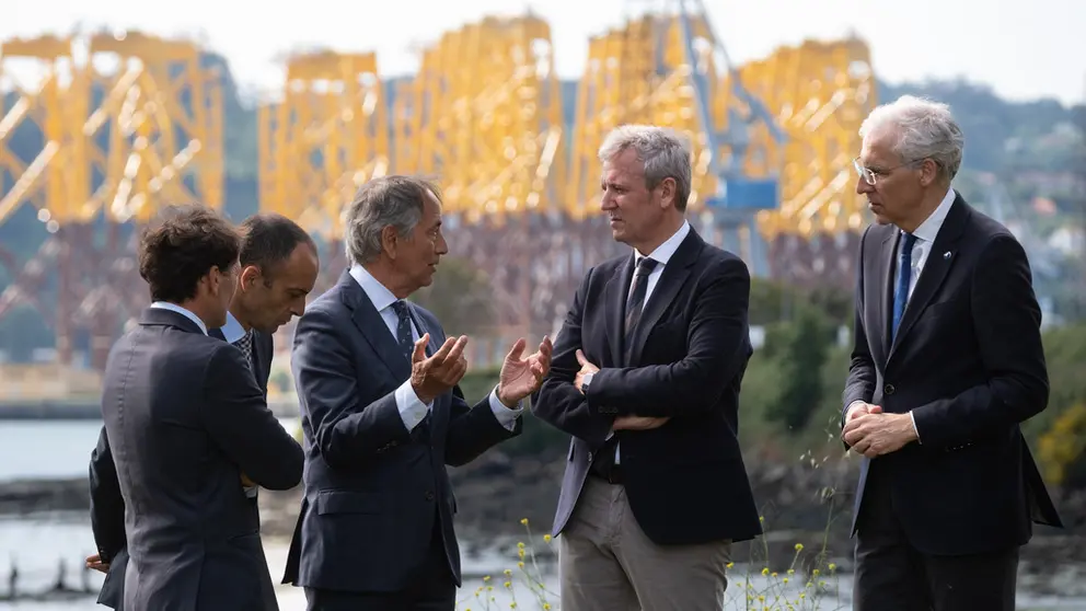 El presidente de la Xunta se reuni&oacute; en Ferrol con las directivas de Aclunaga y Cluergal y representantes de Navantia y Windar./D.CABEZ&Oacute;N.