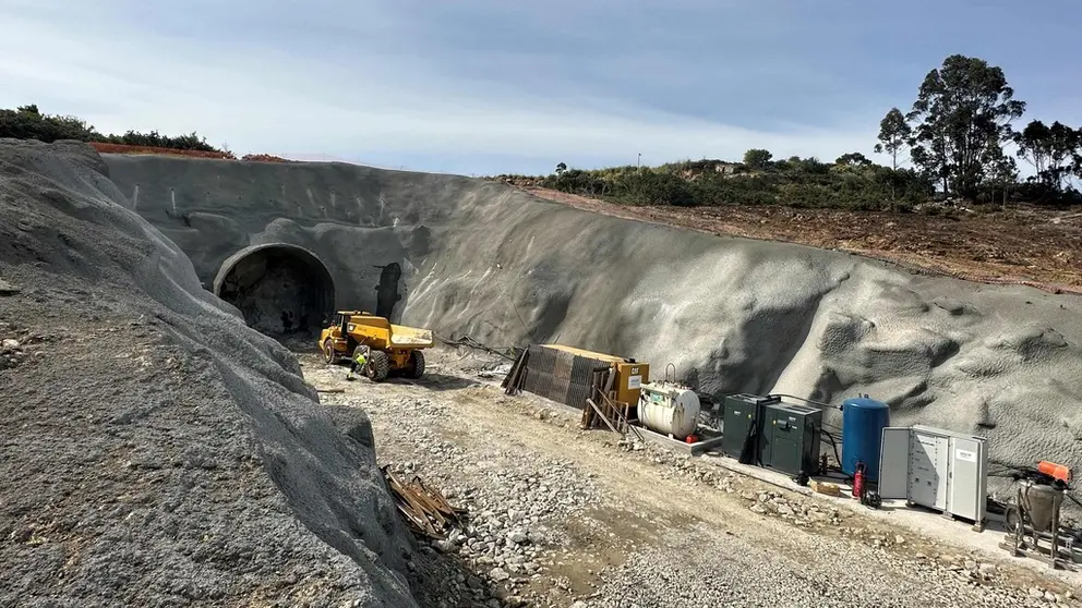 Obras de construcci&oacute;n del t&uacute;nel 1 del acceso ferroviario al Puerto Exterior de A Coru&ntilde;a.