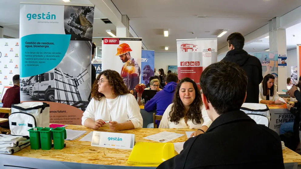 A XIII Feira de Emprego da C&aacute;mara da Coru&ntilde;a facilitou a realizaci&oacute;n de 600 entrevistas de traballo.