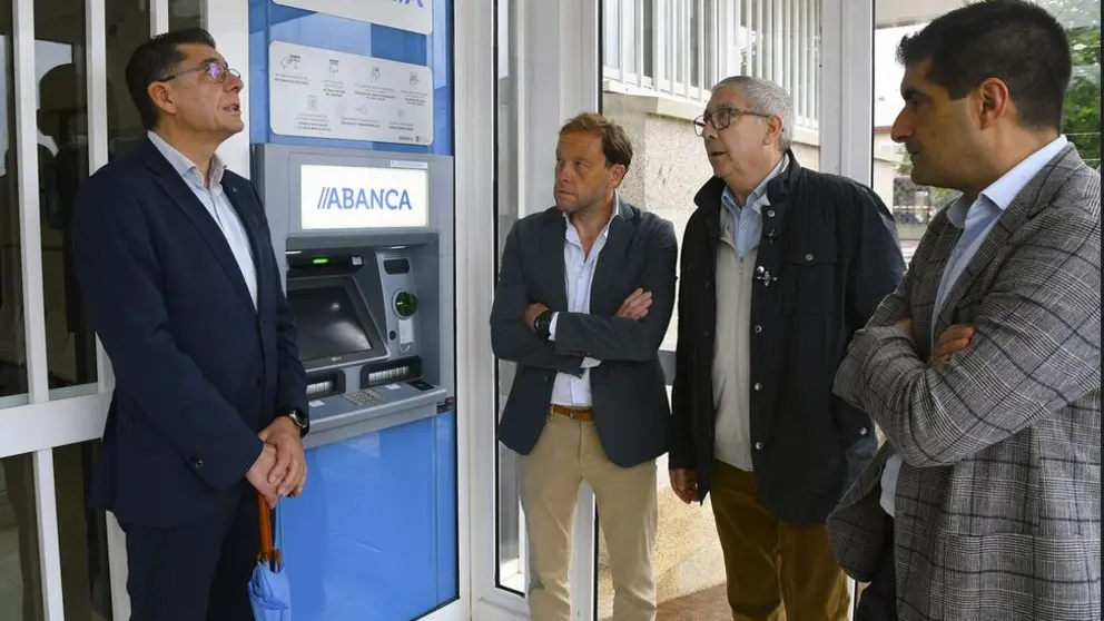 David Caba&ntilde;&oacute;, director xeral de Pol&iacute;tica Financeira e Tesouro, e outras autoridades