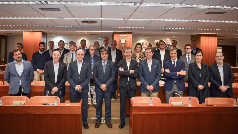 El presidente de la Autoridad Portuaria de A Coru&ntilde;a, Mart&iacute;n Fern&aacute;ndez Prado, se reuni&oacute; con los miembros del Pleno de la C&aacute;mara de A Coru&ntilde;a.