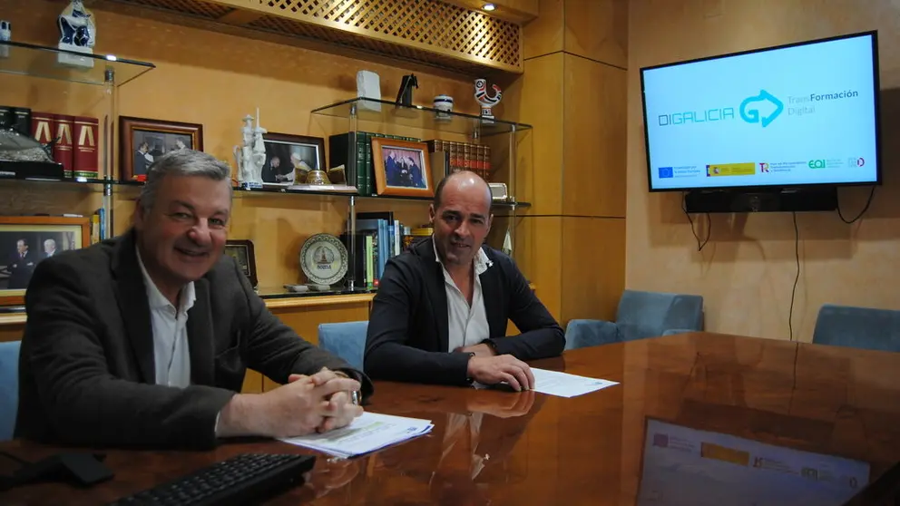 Jaime L&oacute;pez, secretario general de la CEL, y , de