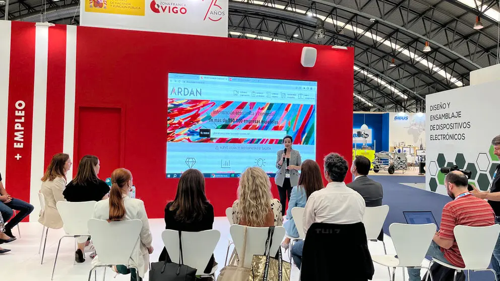 Las responsables de Ard&aacute;n presentaron un avance de su &uacute;ltimo informe en el stand de Zona Franca de Vigo en Mindtech.