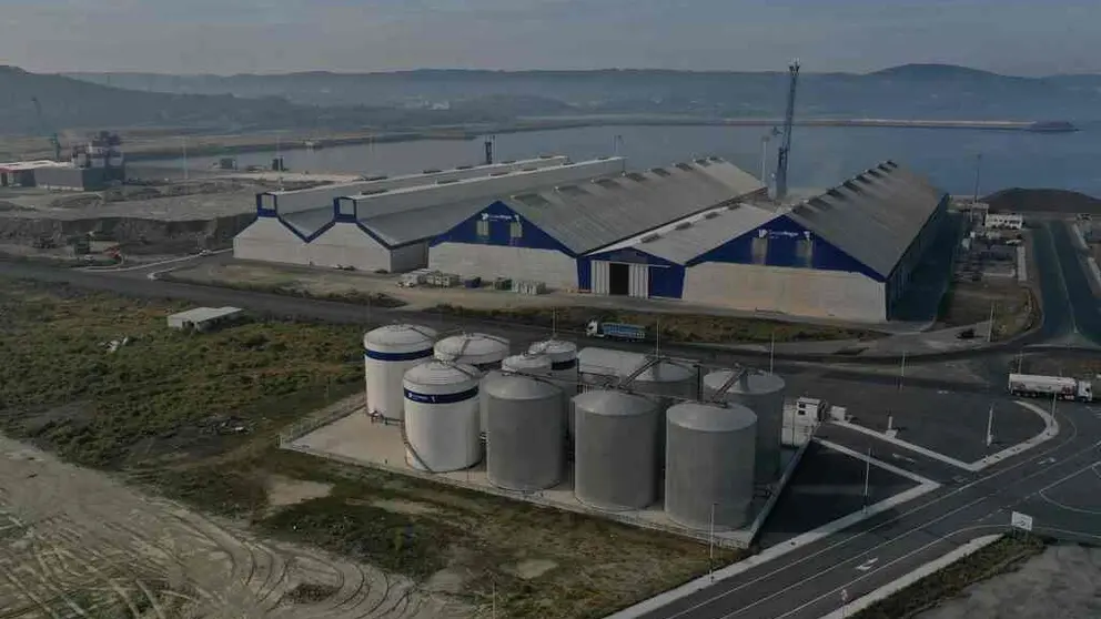 Instalaciones de Galigrain en el Puerto Exterior coru&ntilde;&eacute;s.
