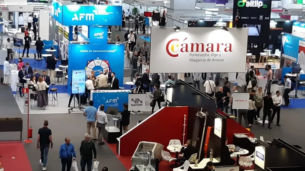 Stand de la C&aacute;mara de Pontevedra, Vigo y Vilagarc&iacute;a en una feria.