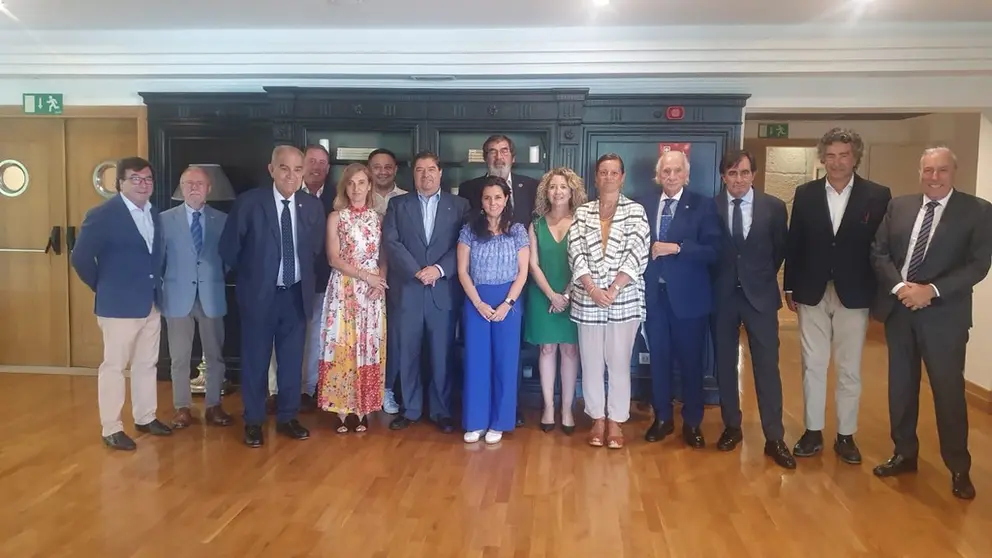 Representantes de Vicus Gallaecia, CITIC y la UDC durante la reuni&oacute;n sobre Inteligencia Artificial.
