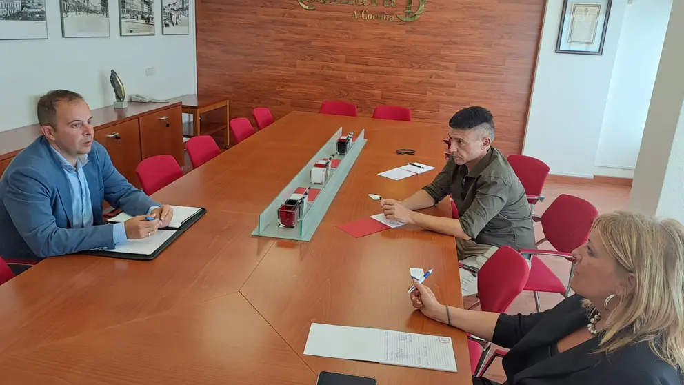 Reuni&oacute;n entre  representantes de SEA y la C&aacute;mara de  Comercio de A Coru&ntilde;a.