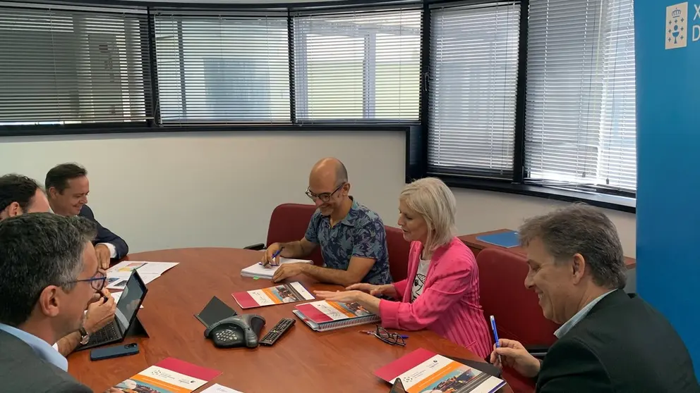 Encuentro de trabajo entre la directora del Igape, Covadonga Toca y representantes del Cl&uacute;ster de la Funci&oacute;n Log&iacute;stica de Galicia.