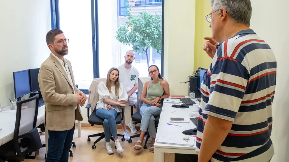 Visita do secretario xeral de Apoio ao Emprego, Traballo Aut&oacute;nomo e Econom&iacute;a Social, Pablo Fern&aacute;ndez &aacute; empresa FlowReserve labs.