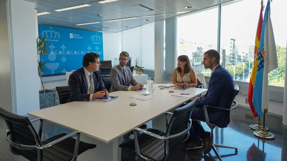 El presidente y el secretario general de Anfaco, Iv&aacute;n Alonso y Roberto Alonso, se reunieron con la conselleira de Econom&iacute;a, Industria e Innovaci&oacute;n, Mar&iacute;a Jes&uacute;s Lorenzana, y el director xeral de de Planificaci&oacute;n Enerx&eacute;tica e Recursos Naturais, Pablo Fern&aacute;ndez.