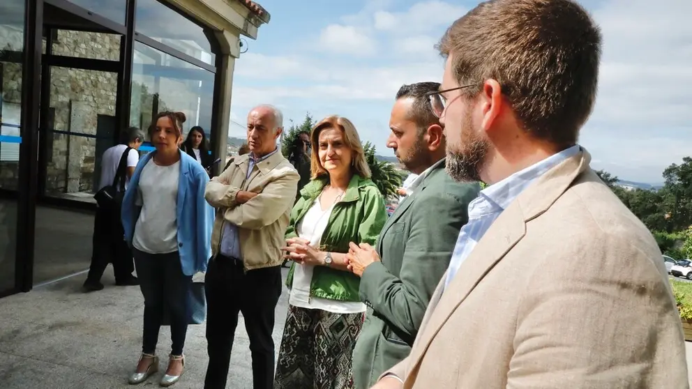 A conselleira de Promoci&oacute;n do Emprego e Igualdade, Elena Rivo, visitou as instalaci&oacute;ns do futuro Polo de emprendemento de Vilanova de Arousa./J.L. OUBI&Ntilde;A.