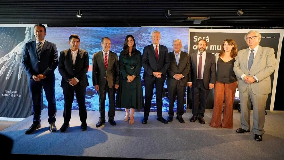 Autoridades y representantes de la empresa en el acto de 50&ordm; aniversario de Hermasa.