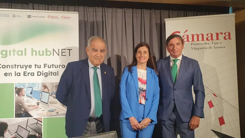Jos&eacute; Garc&iacute;a Costas, Margarita Aldao y Eduardo_Barros en la presentaci&oacute;n del proyecto digital hubNET.