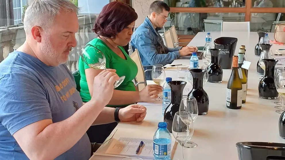 Los prescriptores asistieron a cata de vinos en la sede del Consejo Regulador de la D.O. R&iacute;as Baixas.