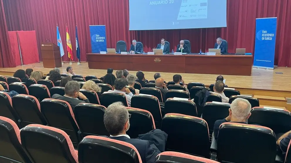 O Anuario do Foro Econ&oacute;mico de Galicia foi presentado no Reitorado da UDC.