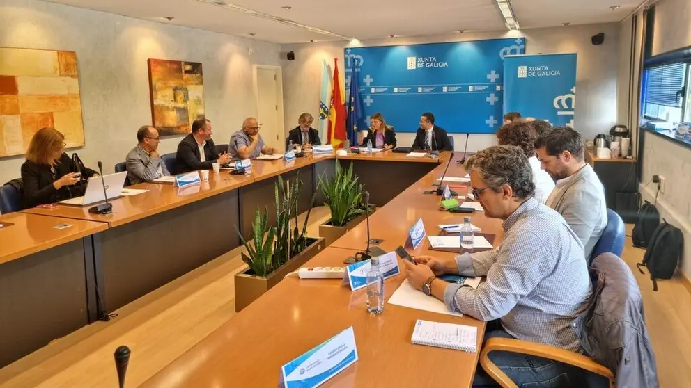 El secretario xeral de Industria, Nicol&aacute;s V&aacute;zquez, particip&oacute; en las reuniones de los comit&eacute;s ejecutivos de capacidades industriales y de proyectos tractores e infraestructuras, de la Alianza Industrial Gallega del Hidr&oacute;geno Verde.