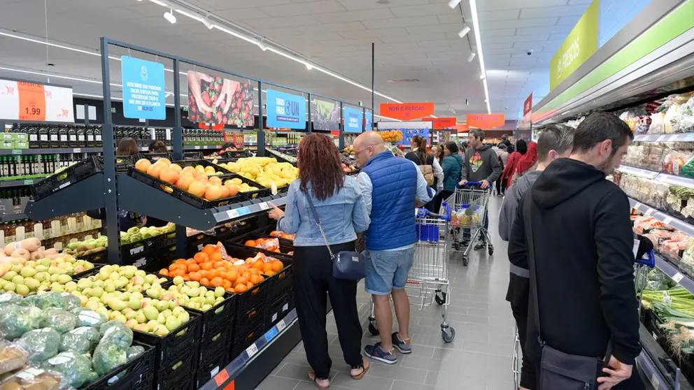 Interior de la nueva tienda de Aldi en Pontevedra.