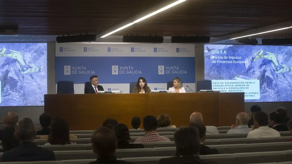 Presentaci&oacute;n de la Oficina por parte de la Xunta y la C&aacute;mara Oficial Mineira.