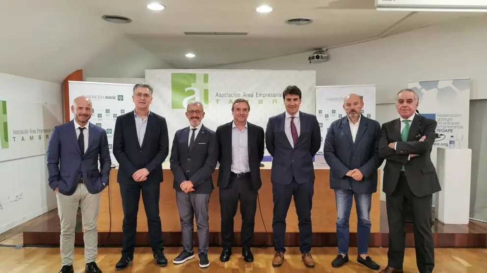 Ponentes de la mesa redonda organizada por la Fundaci&oacute;n Inade y Fegape.
