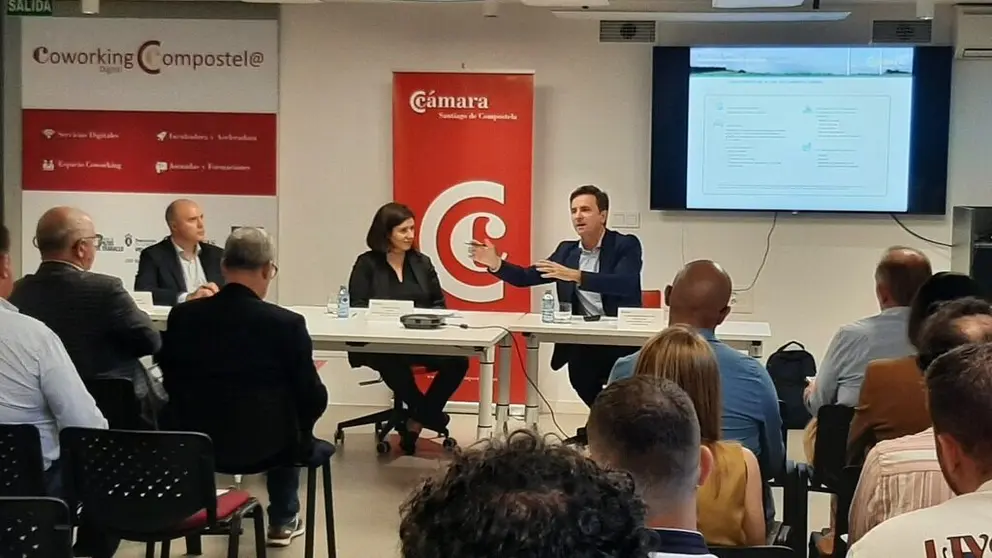 Xornada de difusi&oacute;n sobre as comunidades enerx&eacute;ticas locais na C&aacute;mara de Santiago de Compostela.