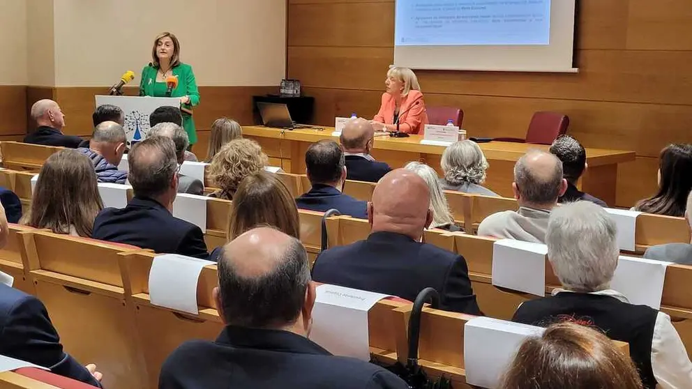La conselleira Elena Rivo, en su intervenci&oacute;n en la sede de la CEO.