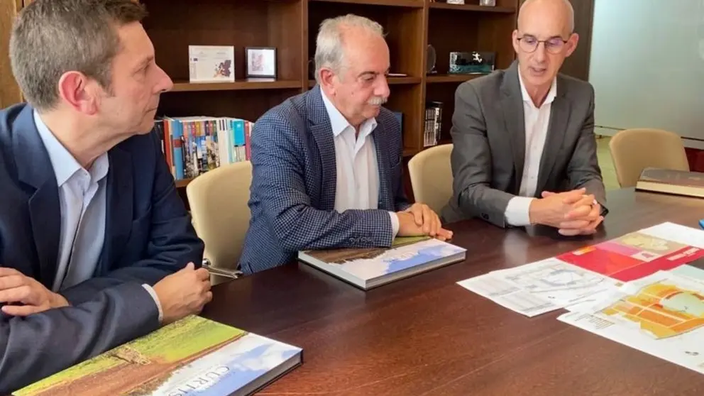 Manuel Couceiro, en el centro, presidente de la C&aacute;mara de Comercio de A Coru&ntilde;a.