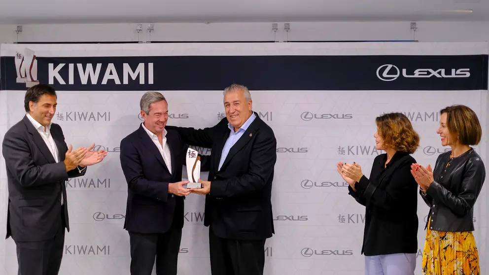 Miguel Carsi, presidente y CEO de Lexus Espa&ntilde;a; Javier Mencos, CEO Toyota Financial Services Spain & Kinto Espa&ntilde;a; Jos&eacute; Ram&oacute;n Ferreiro, director general de Grupo Breog&aacute;n; Mar Pieltian, directora de Lexus Espa&ntilde;a e Isabel J&aacute;rrega, directora de experiencia del cliente y transformaci&oacute;n empresarial.