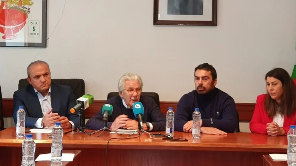 Alcaldes de Viana do Bolo, A Veiga y Vilari&ntilde;o de Conso, y representantes de asociaciones sectoriales y sindicatos apoyaron la continuidad del proyecto de Penouta.