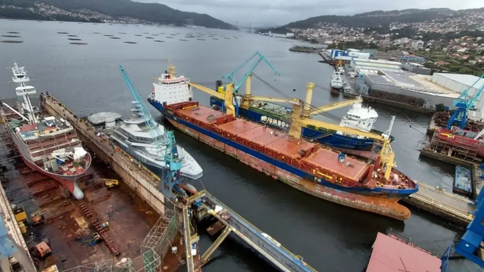 Buques para su reparaci&oacute;n en el astillero de Metalships.