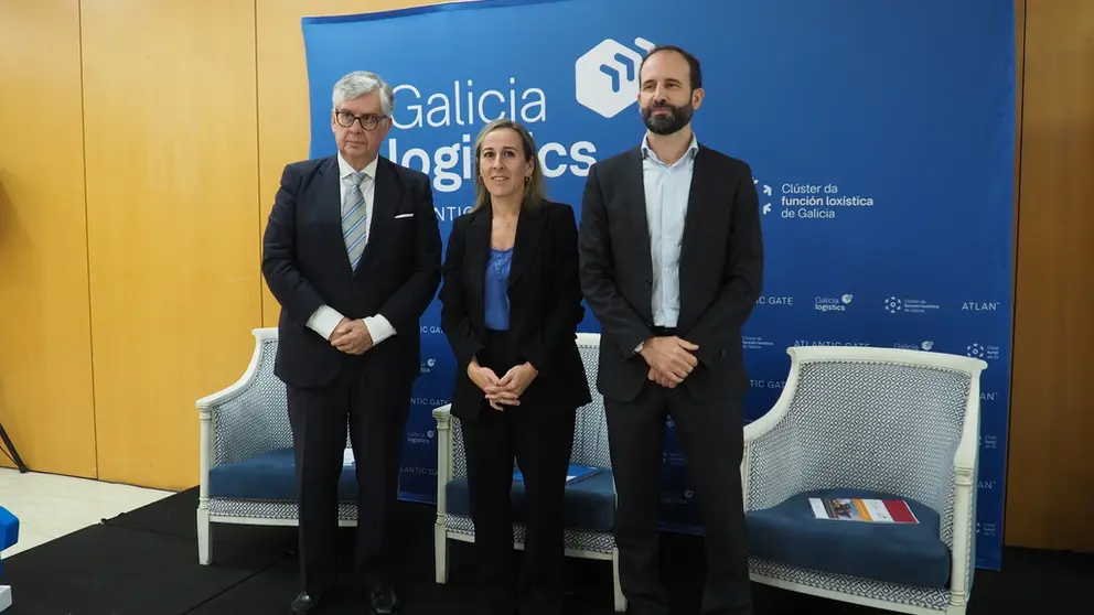 De izquierda a derecha, Juan Manuel Vieites, Ethel V&aacute;zquez y Xo&aacute;n Mart&iacute;nez.