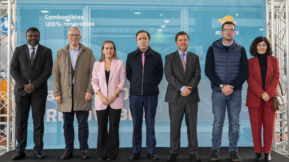 Inauguraci&oacute;n del nuevo punto de suministro de combustible 100% renovable en la estaci&oacute;n de servicio de Repsol, en Coir&oacute;s.
