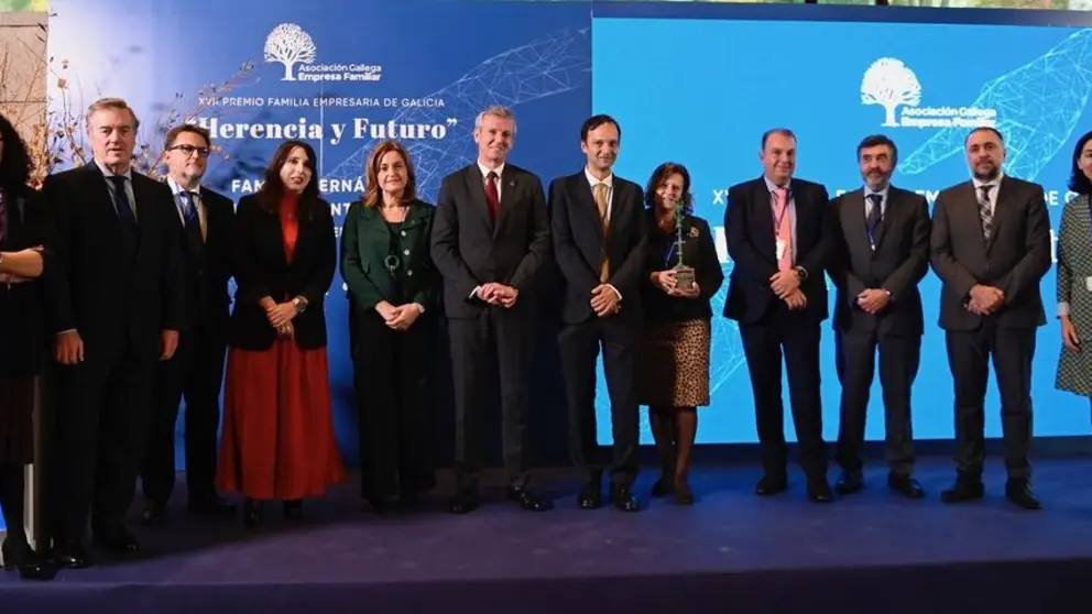 A familia Fern&aacute;ndez &Aacute;lvarez-Santullano foi galardoada co  Premio Familia Empresaria 2023. Punto GA/ M. Riopa.