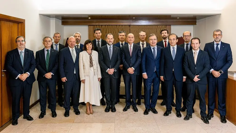 Equipos directivos de EuroBic y Abanca que han participado en la operaci&oacute;n.