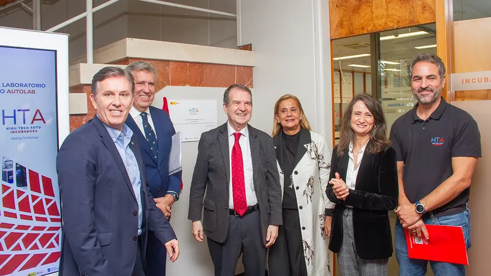 Norberto Penedo, Abel Caballero, Carmela Silva, en la inauguraci&oacute;n del laboratorio.