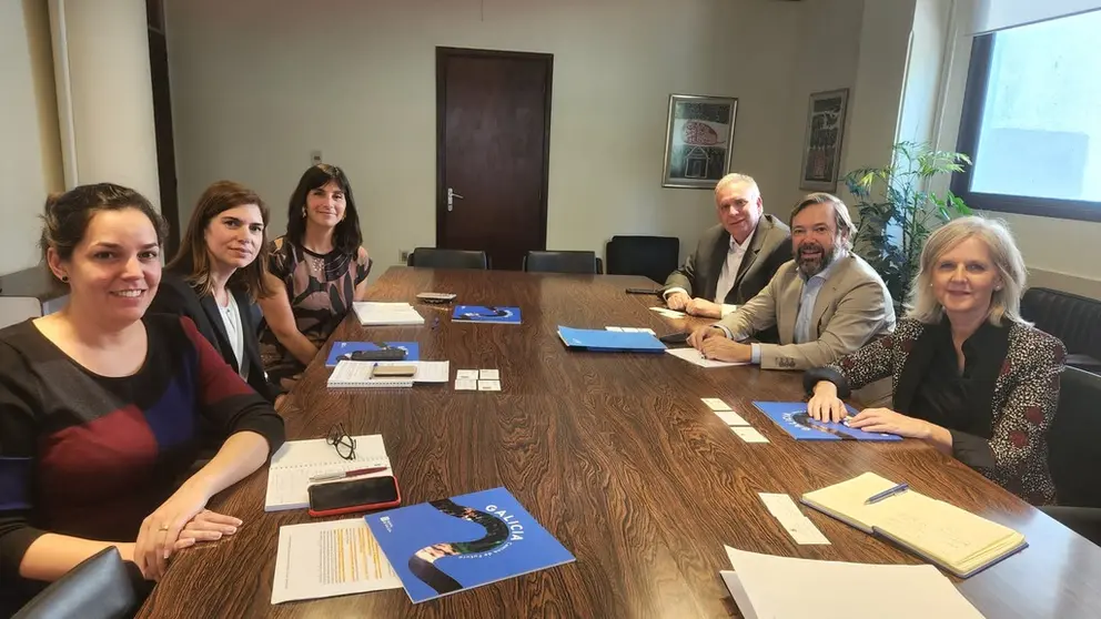 Covadonga Toca, directora del Igape, en un encuentro con representantes empresariales en Uruguay.