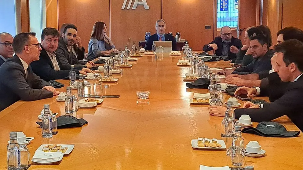 Reuni&oacute;n entre representantes de Abanca e confrar&iacute;as do sur de Galicia.