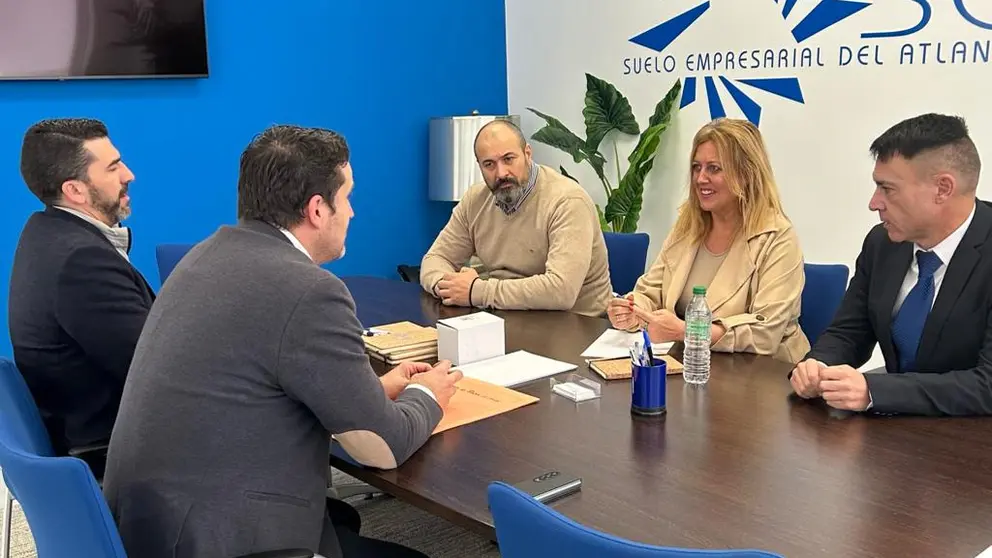 Reuni&oacute;n entre Beatriz Sestayo y el alcalde de Boiro para tratar la ampliaci&oacute;n del pol&iacute;gono.