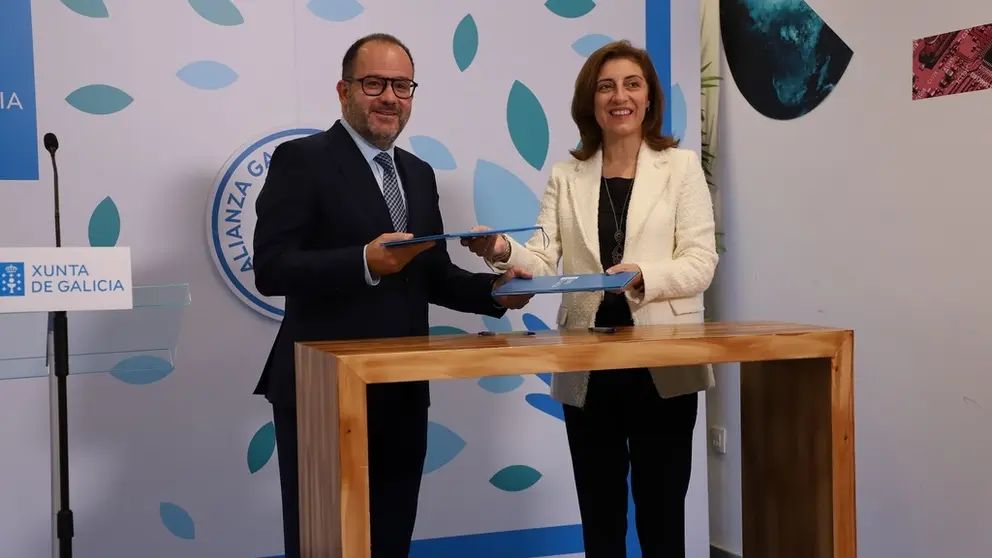 El director general de Cetim, Toni Pons, junto a la vicepresidenta segunda de la Xunta, &Aacute;ngeles V&aacute;zquez.