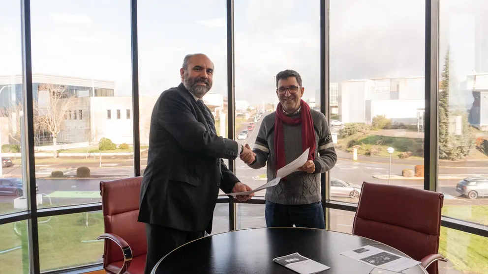El presidente de AEPA Ourense, David Mart&iacute;nez, y el gerente de la Tecn&oacute;pole, Javier Taibo.