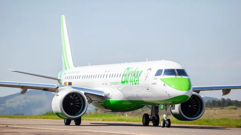 Avi&oacute;n que realiza las conexiones entre Galicia y Canarias para Binter.