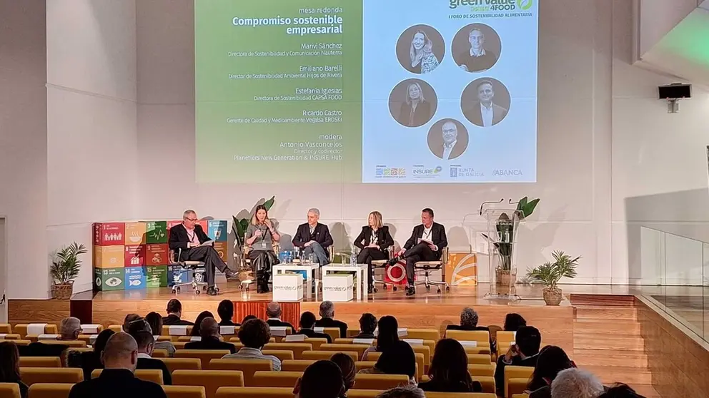 Mesa redonda sobre compromiso sostenible empresarial, durante el Foro GREEN VALUE 
4FOOD.