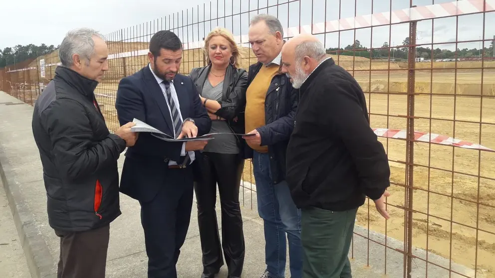 Visita de los responsables de SEA al pol&iacute;gono de A Laracha.