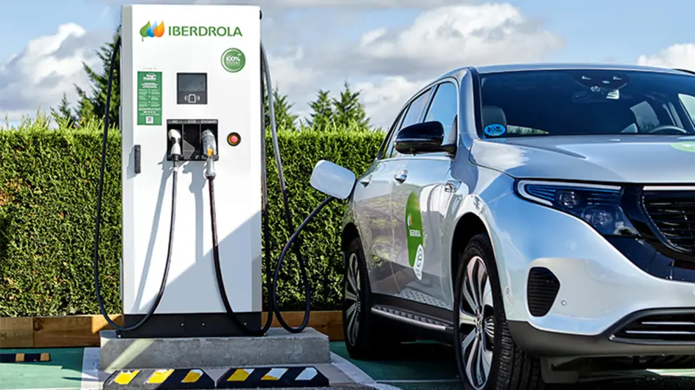 Iberdrola ha instalado instalaci&oacute;n de seis
puntos de recarga en las plantas de Lactalis en Nadela y Vilalba./WEB IBERDROLA.