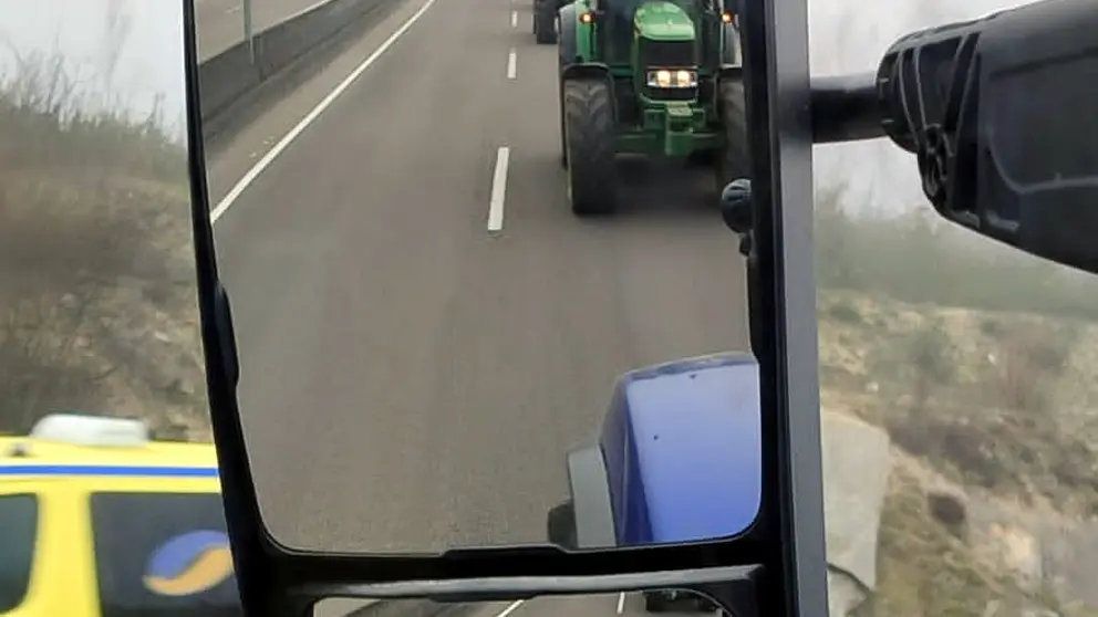 Agromuralla sumouse cos seus tractores &aacute; convocatoria realizada a trav&eacute;s das redes sociais en todas as provincias.