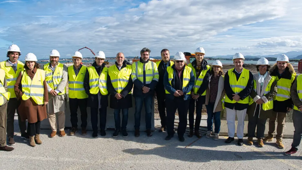Reuni&oacute;n t&eacute;cnica del proyecto Bah&iacute;a H2 en el Puerto de Santander, donde se instalar&aacute; el prototipo de barcaza.