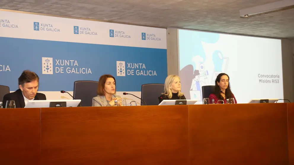 En el centro, la directora de Gain, Patricia Argerey, y la del Igape, Covadonga Toca, en la presentaci&oacute;n de la convocatoria de Misiones RIS3.