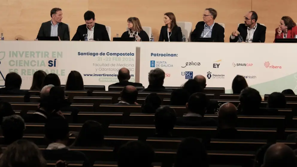 Primera jornada del encuentro Invertir en ciencia si es rentable, que se celebra en Santiago.