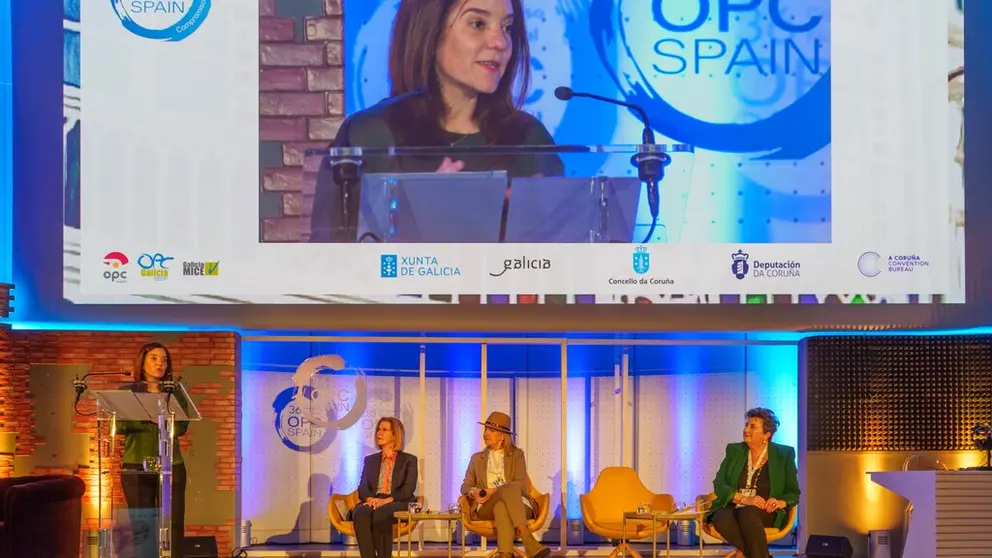 La alcaldesa de A Coru&ntilde;a interviene en la inauguraci&oacute;n del 36 Congreso de OPC Spain./AirOn Estudio. Pedro Casal.